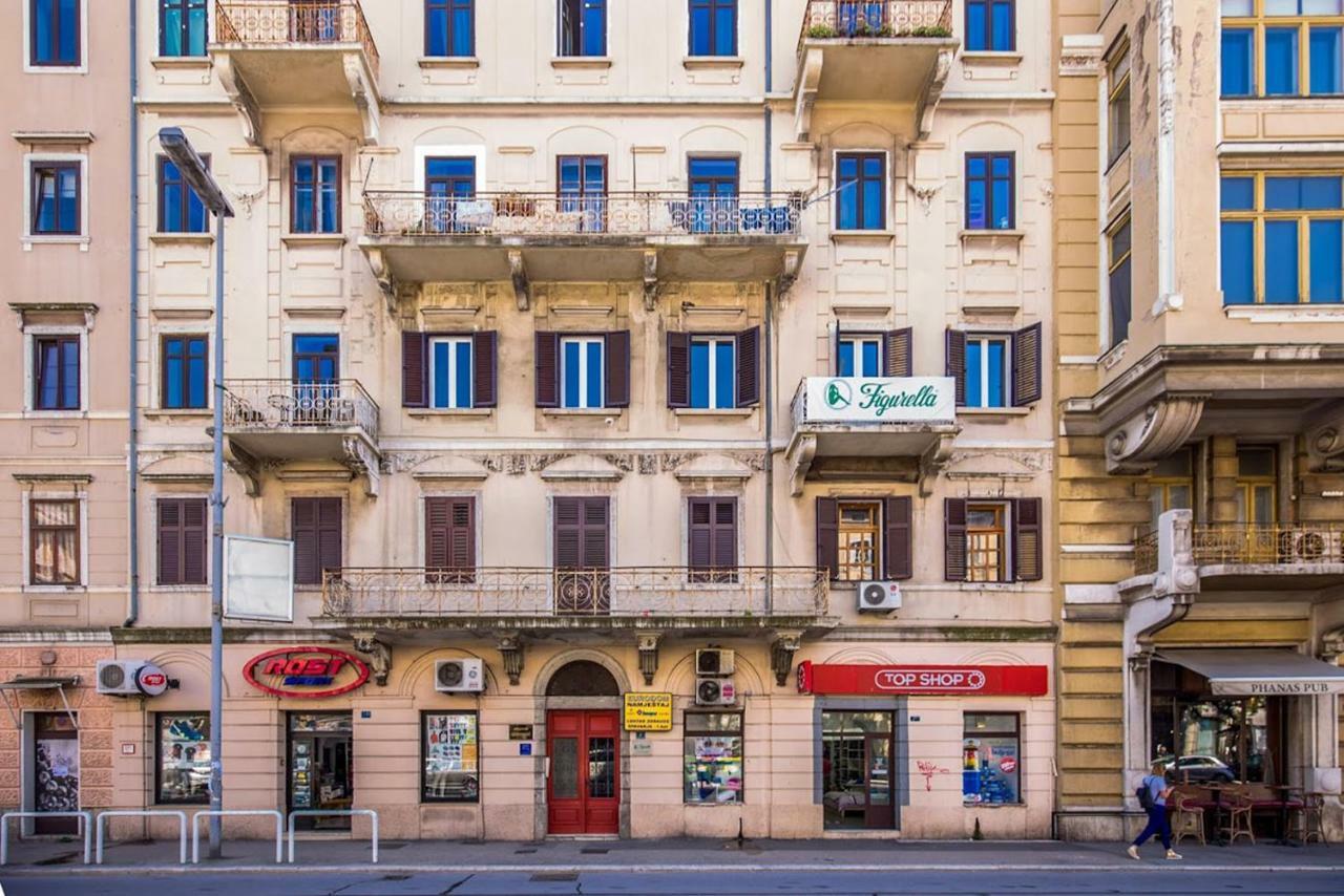 Apartments Black & White, Cherry & Blue Rijeka Exteriör bild